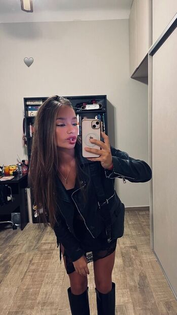 Abril carnevalle leaked private photo uncensored HD quality