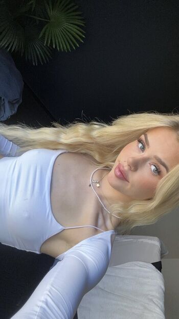 Ashley plays golf leaked private photo uncensored HD quality