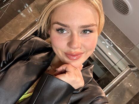 Ashley plays golf leaked private photo uncensored HD quality