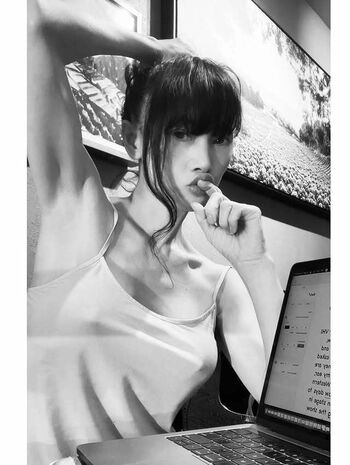 Bai ling  page leaked private photo uncensored HD quality