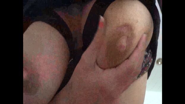 Breastfeeding leaked private photo uncensored HD quality