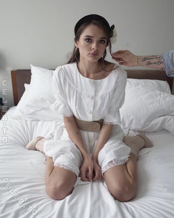 Charlotte lawrence leaked private photo uncensored HD quality