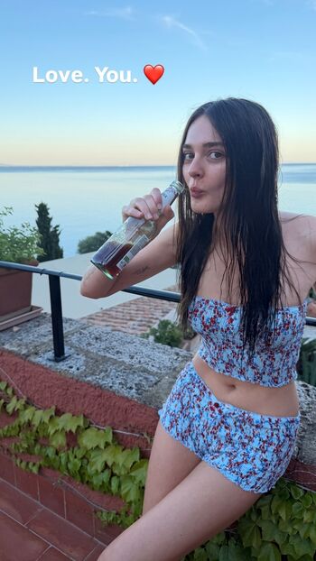 Charlotte lawrence leaked private photo uncensored HD quality