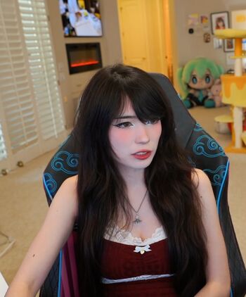 Emiru  page leaked private photo uncensored HD quality