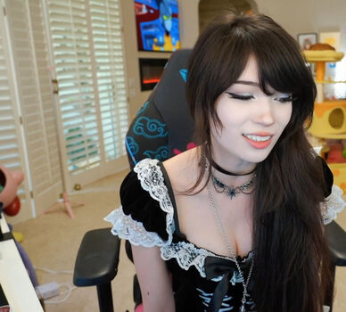 Emiru  page leaked private photo uncensored HD quality