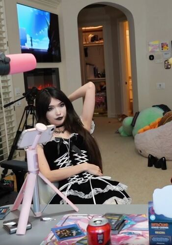 Emiru  page leaked private photo uncensored HD quality