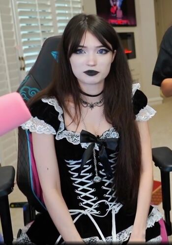 Emiru  page leaked private photo uncensored HD quality