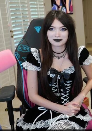 Emiru  page leaked private photo uncensored HD quality