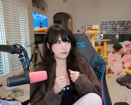 Emiru  page leaked private photo uncensored HD quality