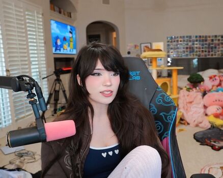 Emiru  page leaked private photo uncensored HD quality