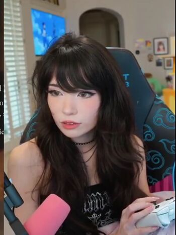 Emiru  page leaked private photo uncensored HD quality