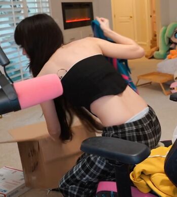 Emiru  page leaked private photo uncensored HD quality