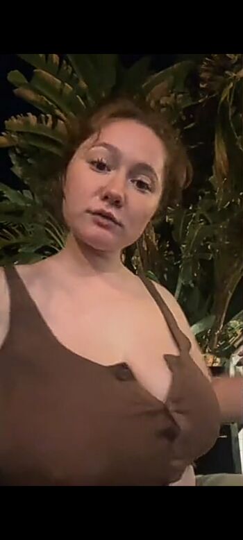 Emma kenney  page leaked private photo uncensored HD quality