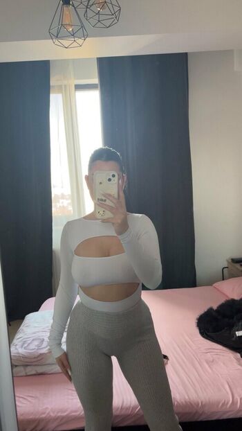 Esracicekk leaked private photo uncensored HD quality