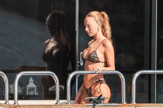 Ester exposito page leaked private photo uncensored HD quality