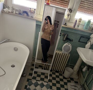 Evelyna exclusiv leaked private photo uncensored HD quality