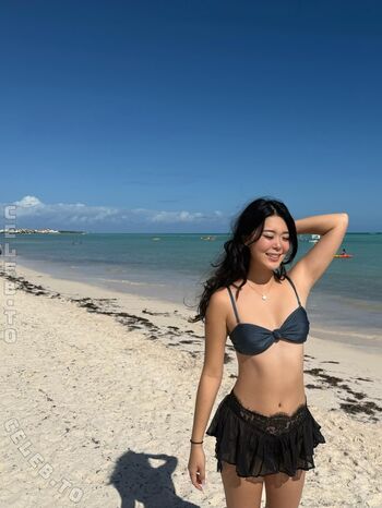 Extraemily leaked private photo uncensored HD quality