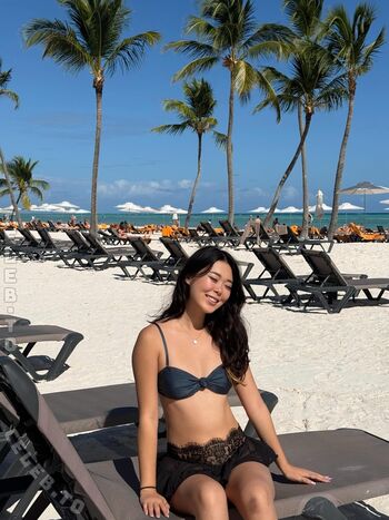 Extraemily leaked private photo uncensored HD quality