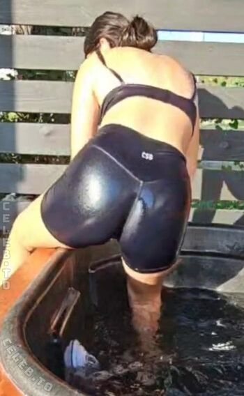 Extraemily leaked private photo uncensored HD quality