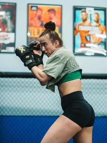 Girls in wedgy fitness shorts leaked private photo uncensored HD quality