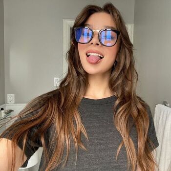 Hailee steinfeld leaked private photo uncensored HD quality
