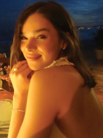 Hailee steinfeld leaked private photo uncensored HD quality