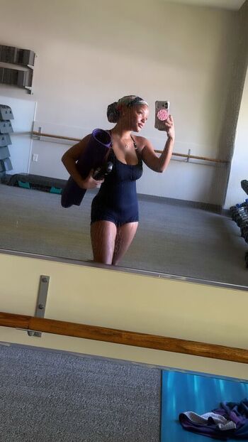Halle bailey page leaked private photo uncensored HD quality