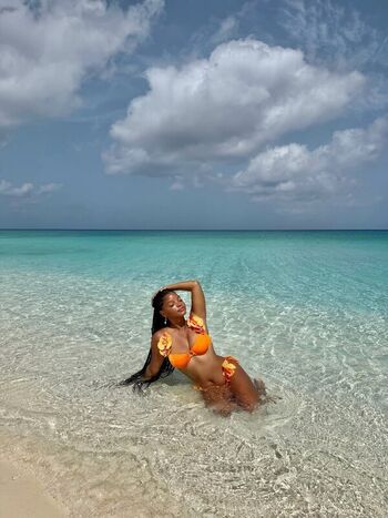 Halle bailey leaked private photo uncensored HD quality