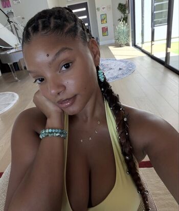 Halle bailey leaked private photo uncensored HD quality