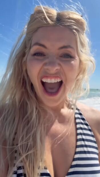 Holly willoughby page leaked private photo uncensored HD quality
