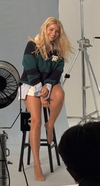 Holly willoughby page leaked private photo uncensored HD quality
