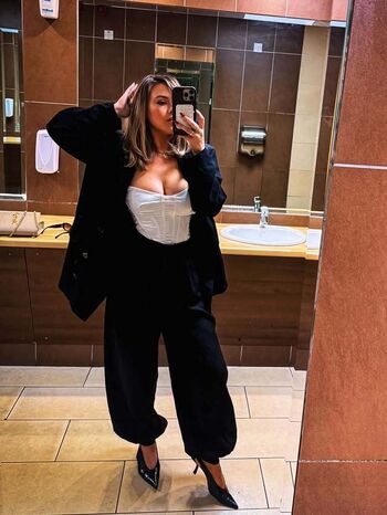 Itsalirose leaked private photo uncensored HD quality