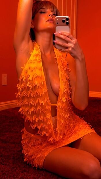 Itsjustblondie page leaked private photo uncensored HD quality