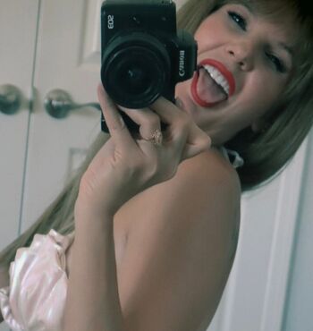 Itsjustblondie page leaked private photo uncensored HD quality