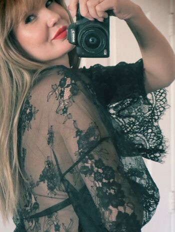 Itsjustblondie leaked private photo uncensored HD quality
