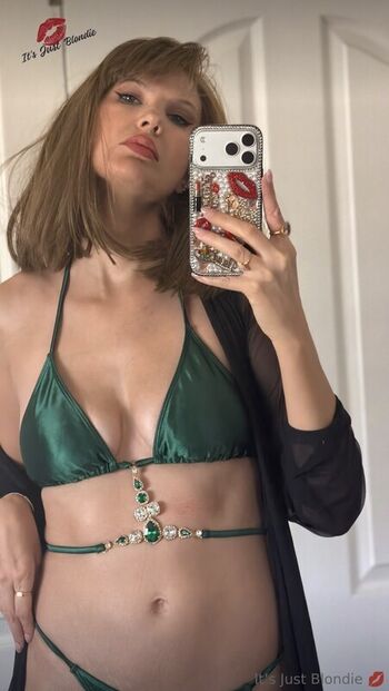 Itsjustblondie leaked private photo uncensored HD quality