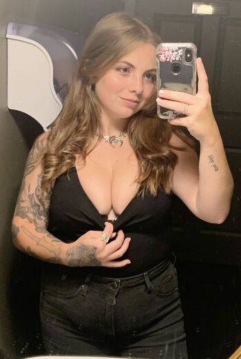 Itsleviosa  page leaked private photo uncensored HD quality