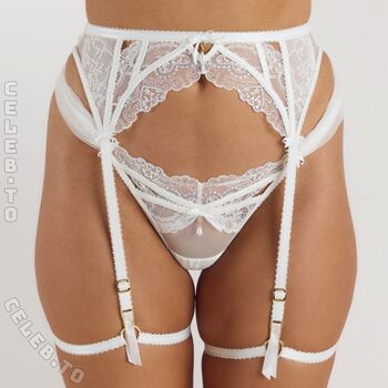 Kara del toro page leaked private photo uncensored HD quality