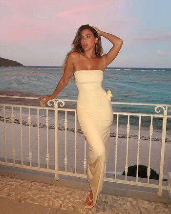 Kara del toro page leaked private photo uncensored HD quality