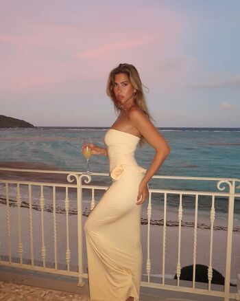 Kara del toro page leaked private photo uncensored HD quality