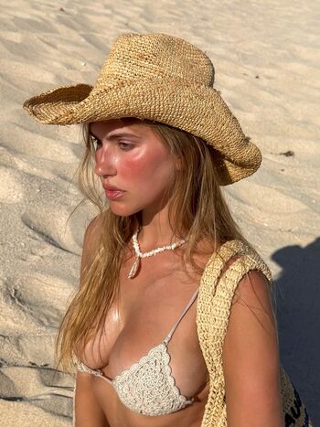 Kara del toro page leaked private photo uncensored HD quality