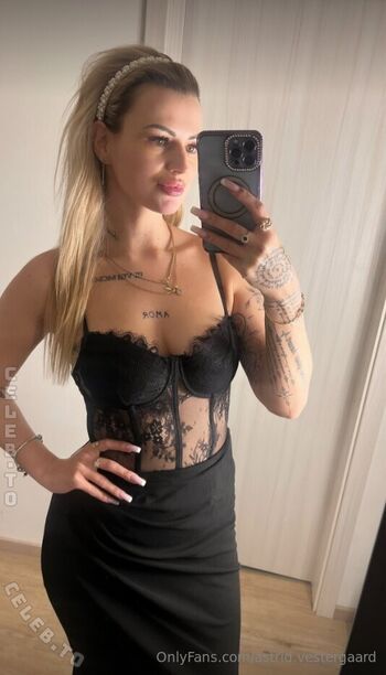 Karolinka ofi page leaked private photo uncensored HD quality