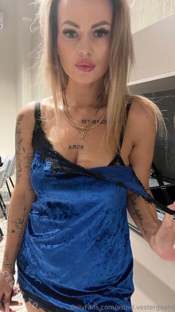 Karolinka ofi page leaked private photo uncensored HD quality