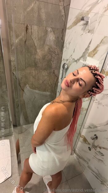 Karolinka ofi page leaked private photo uncensored HD quality