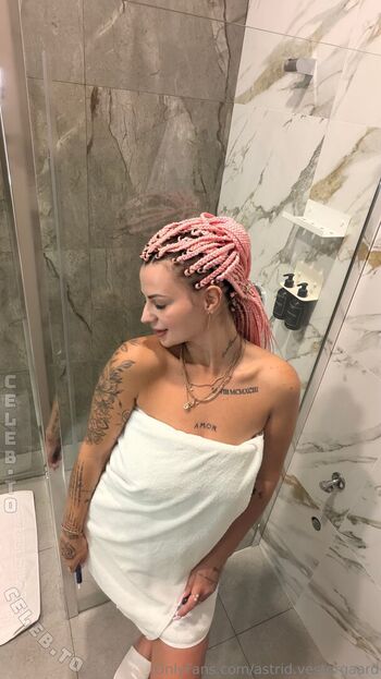 Karolinka ofi page leaked private photo uncensored HD quality