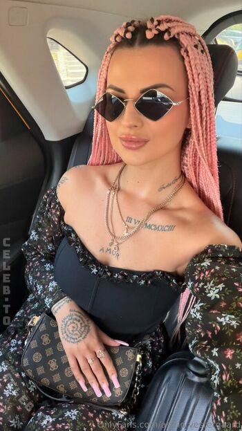 Karolinka ofi page leaked private photo uncensored HD quality