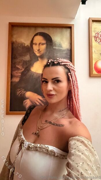 Karolinka ofi page leaked private photo uncensored HD quality
