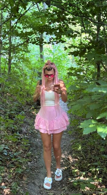 Karolinka ofi page leaked private photo uncensored HD quality