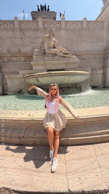 Karolinka ofi page leaked private photo uncensored HD quality