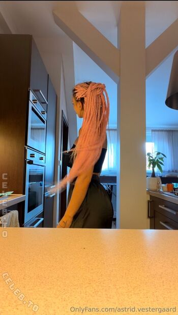 Karolinka ofi page leaked private photo uncensored HD quality